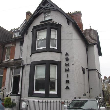 Ashmira Guest House Уеймут Екстериор снимка