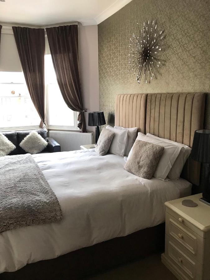 Ashmira Guest House Уеймут Екстериор снимка