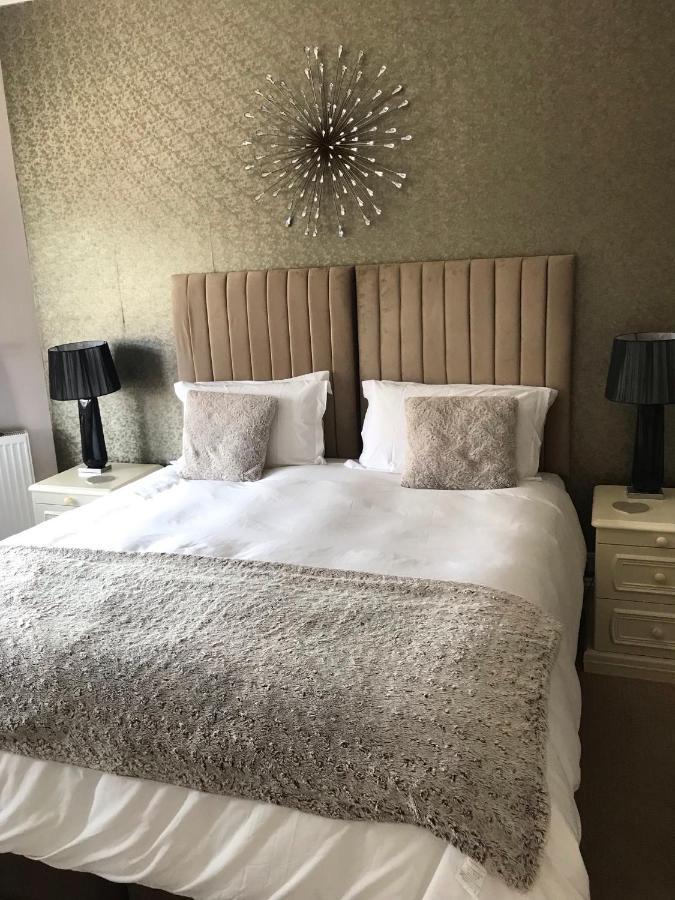 Ashmira Guest House Уеймут Екстериор снимка