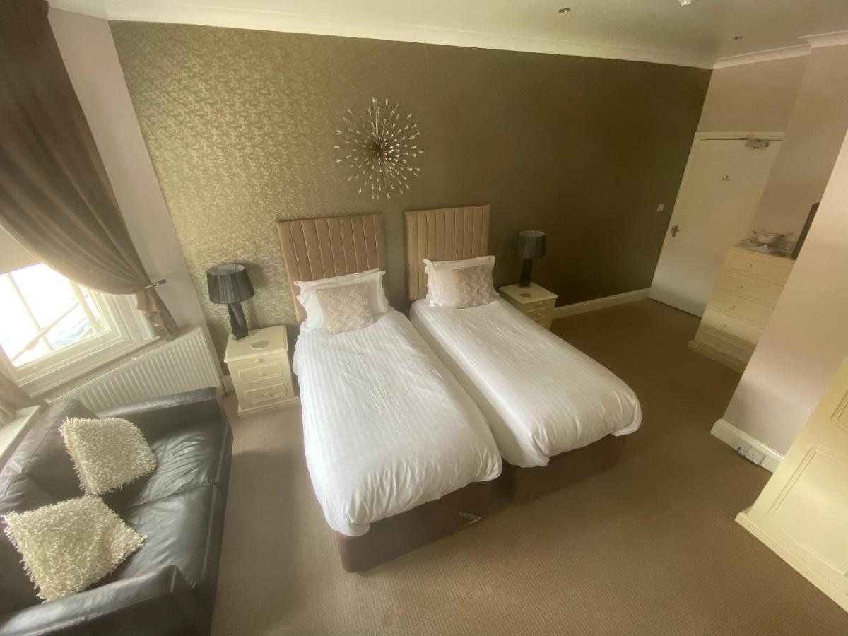 Ashmira Guest House Уеймут Екстериор снимка