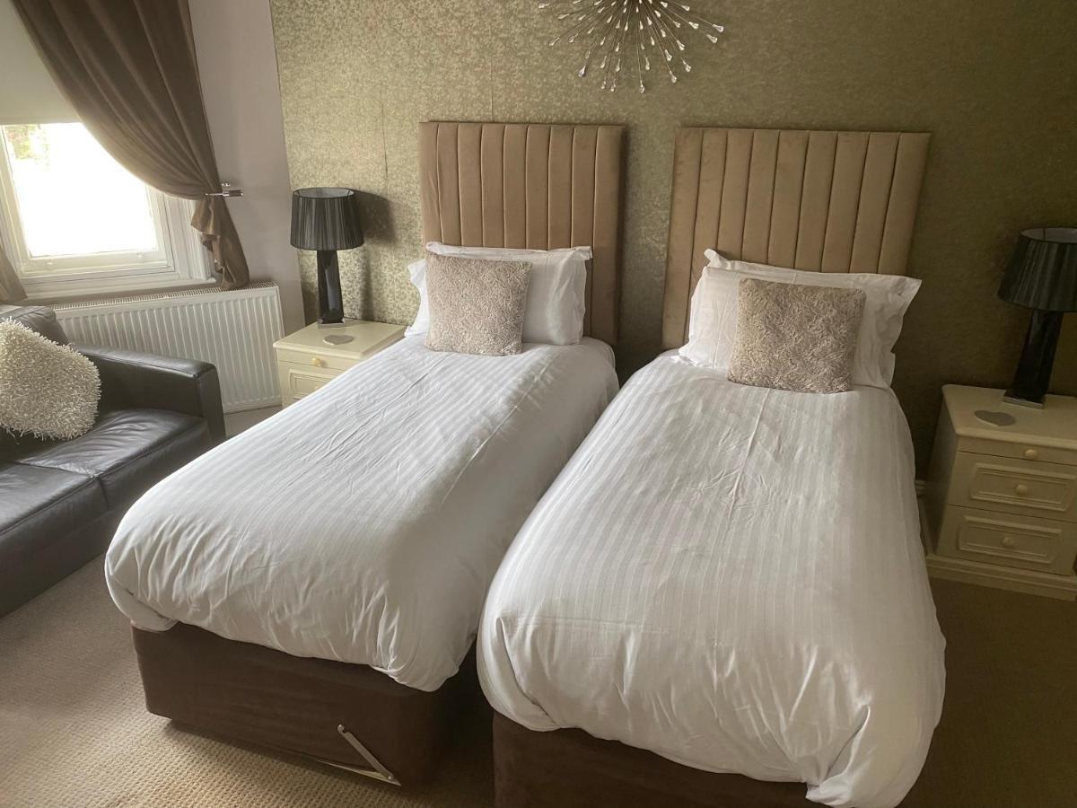Ashmira Guest House Уеймут Екстериор снимка