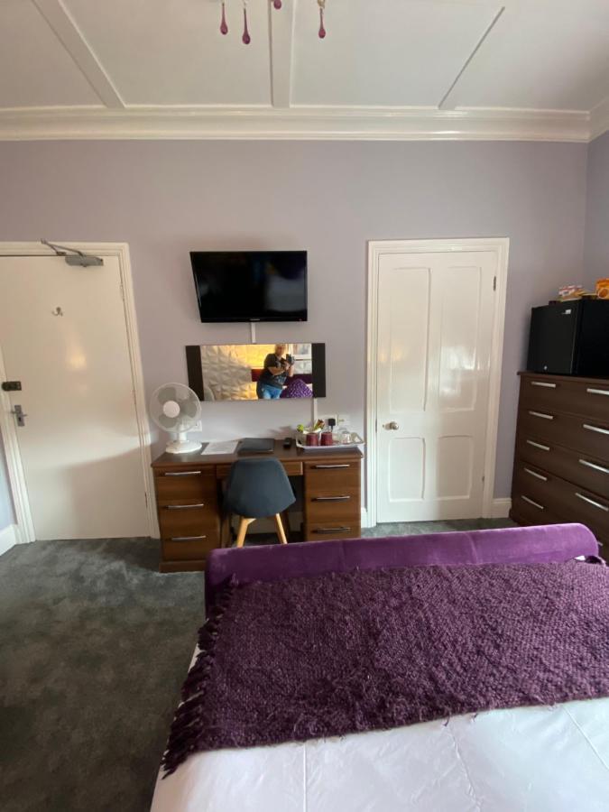 Ashmira Guest House Уеймут Екстериор снимка