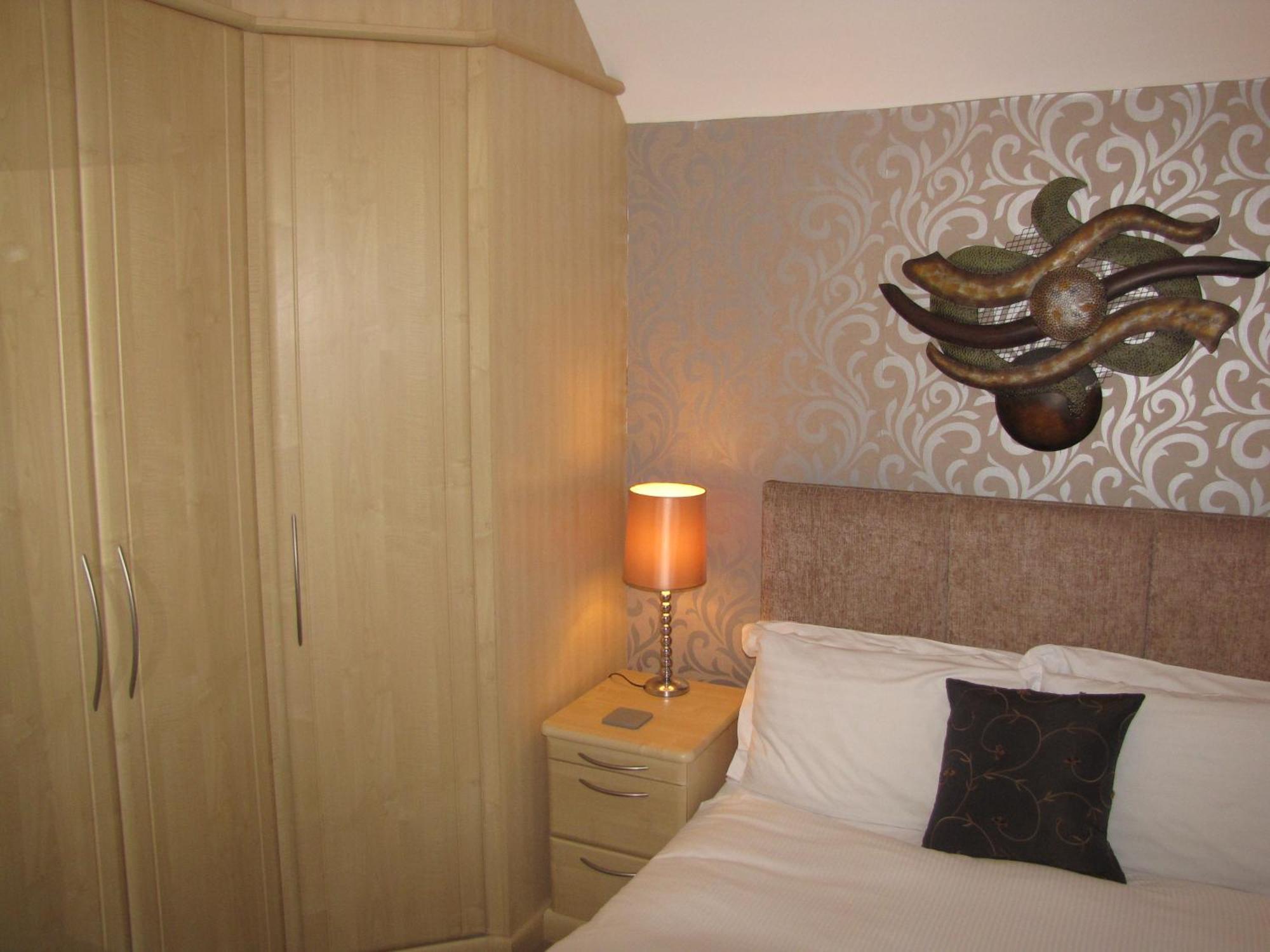 Ashmira Guest House Уеймут Екстериор снимка