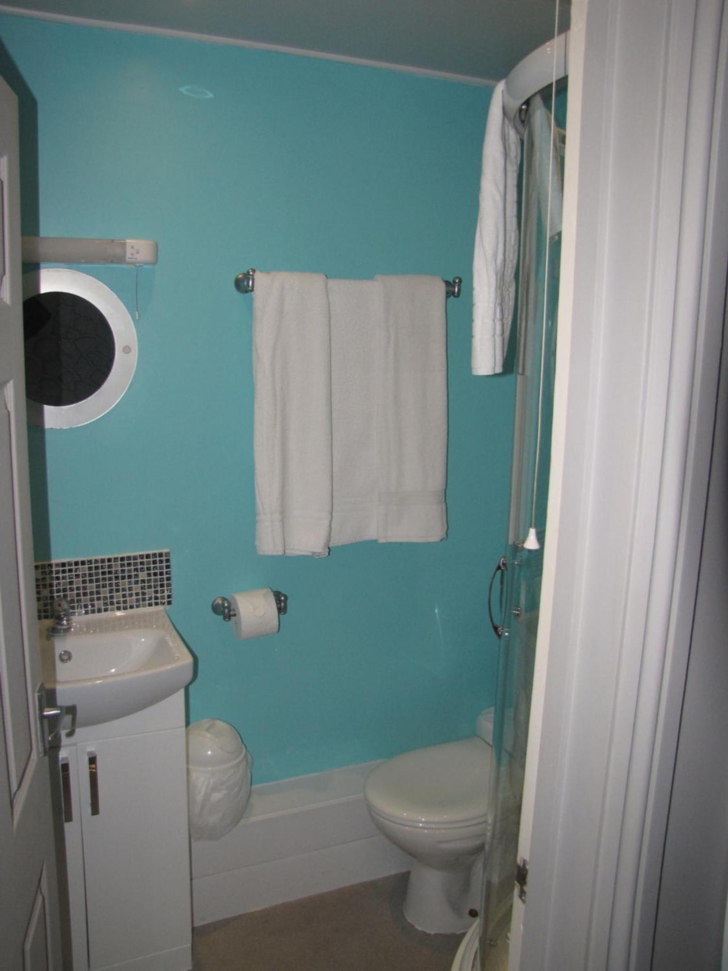 Ashmira Guest House Уеймут Екстериор снимка