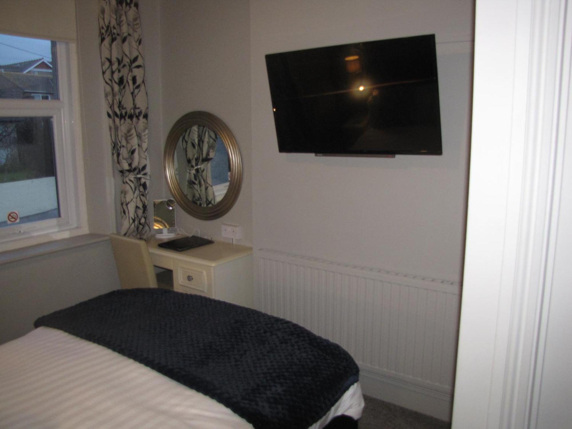 Ashmira Guest House Уеймут Екстериор снимка