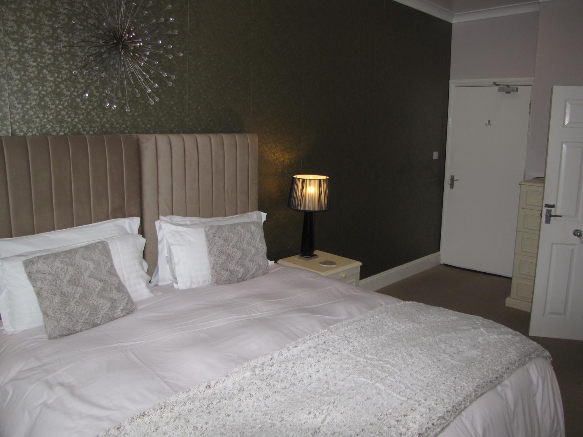 Ashmira Guest House Уеймут Екстериор снимка