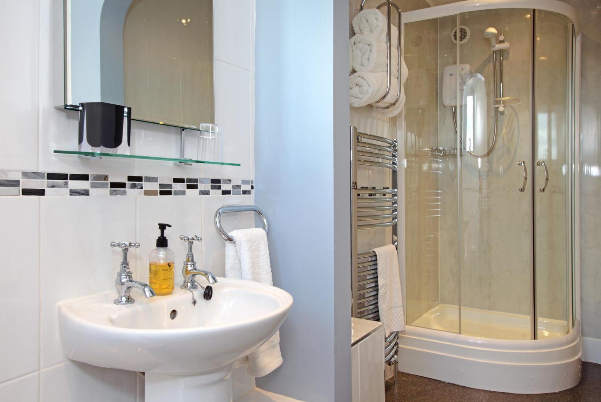 Ashmira Guest House Уеймут Екстериор снимка