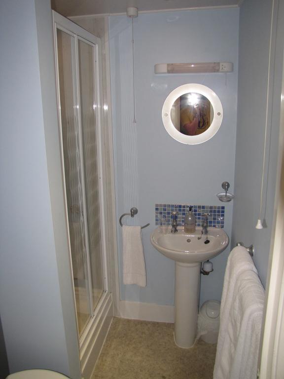 Ashmira Guest House Уеймут Екстериор снимка
